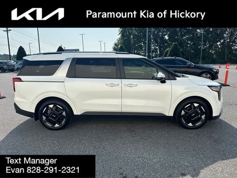 Used 2025 Kia Carnival EX FWD image 8