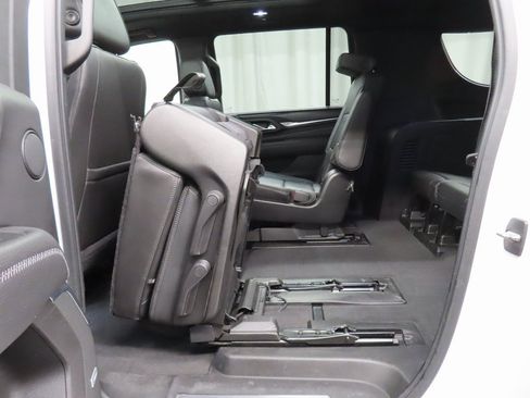 Used 2021 GMC Yukon XL Denali w/ Denali Premium Package image 53