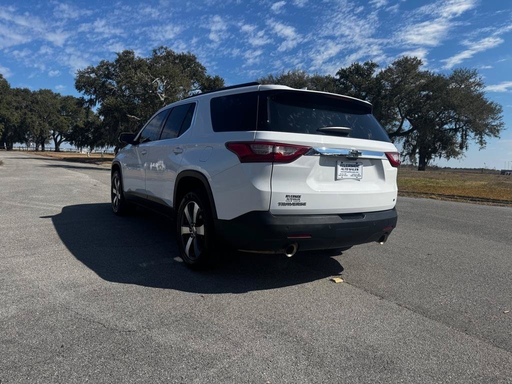 Used 2019 Chevrolet Traverse LT w/ LT Premium Package FWD image 3