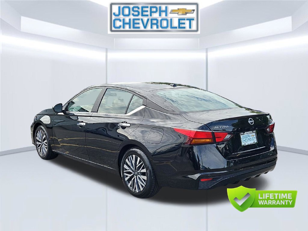 Used 2025 Nissan Altima 2.5 SV FWD image 4
