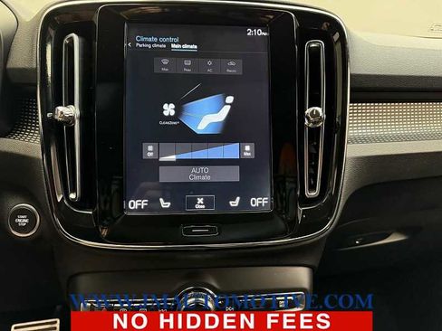 Used 2020 Volvo XC40 T5 R-Design image 25