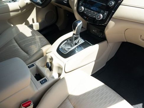 Used 2020 Nissan Rogue SV FWD image 44