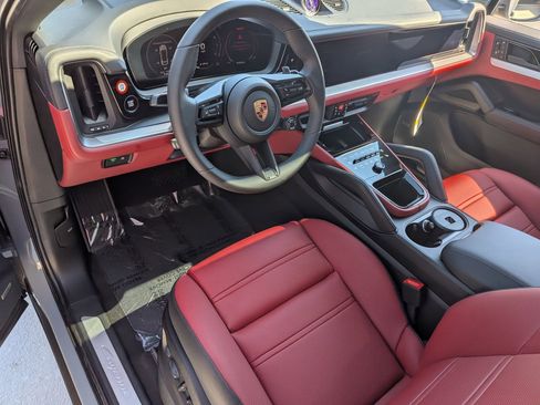 New 2026 Porsche Cayenne Coupe image 4