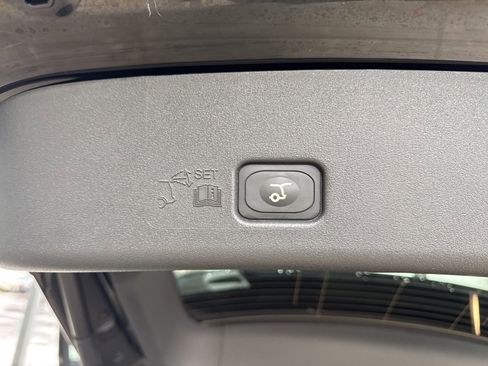 Used 2025 Lincoln Nautilus Premier image 34