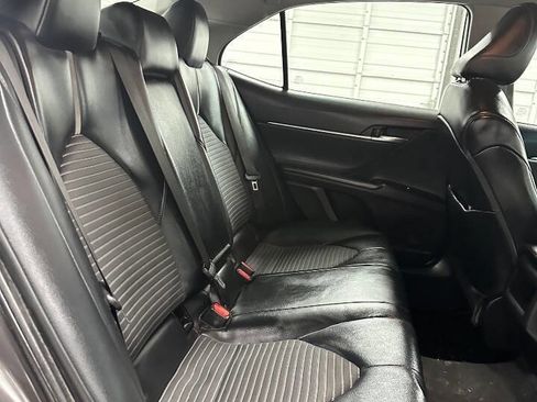 Used 2020 Toyota Camry SE image 27