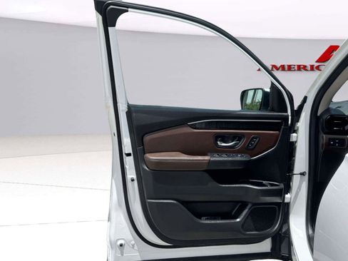 Used 2025 Honda Pilot Elite image 17