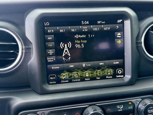 Used 2023 Jeep Wrangler Unlimited Sahara w/ Cold Weather Group AWD/4WD image 16