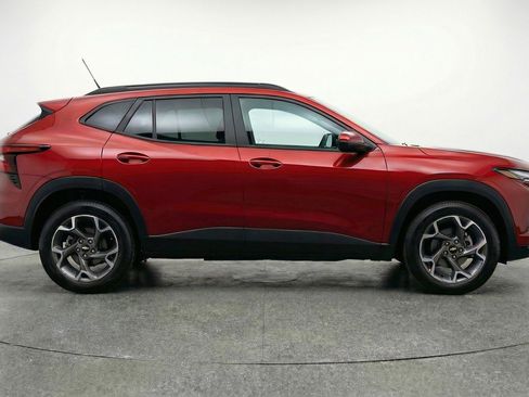 Used 2025 Chevrolet Trax LT FWD image 11