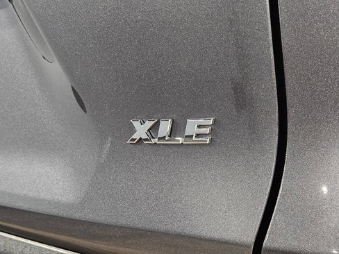 Used 2021 Toyota RAV4 XLE FWD image 38