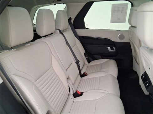 Used 2024 Land Rover Discovery S image 16