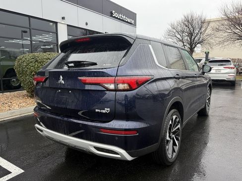 Used 2025 Mitsubishi Outlander SE image 7