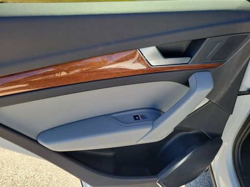 Used 2023 Audi Q5 2.0T Premium w/ Convenience Package image 12