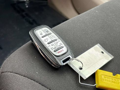 Used 2023 Chrysler Voyager LX FWD image 31