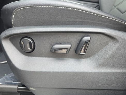 Used 2025 Volkswagen Atlas SE image 16