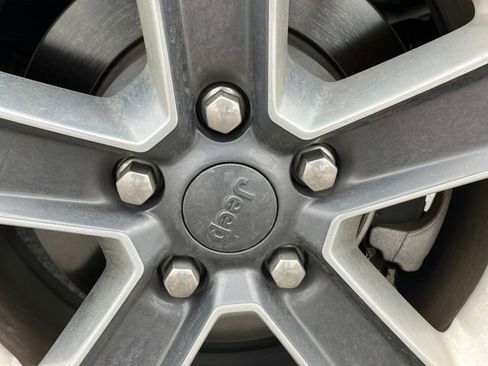 Used 2020 Jeep Wrangler Unlimited Sahara image 11