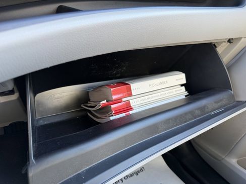 Used 2019 Toyota Highlander Limited image 24