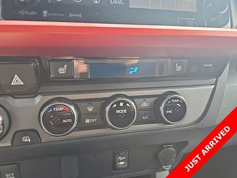 Used 2017 Toyota Tacoma TRD Sport image 10