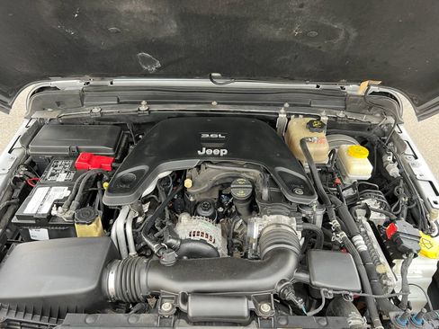 Used 2018 Jeep Wrangler Unlimited Sport S AWD/4WD image 33