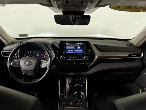 Used 2021 Toyota Highlander XLE FWD image 26
