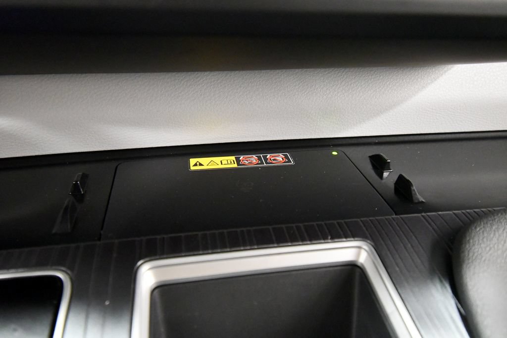Used 2025 Toyota Sienna LE AWD/4WD image 26
