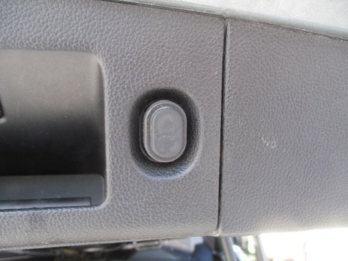 Used 2019 Chevrolet Suburban LT image 35