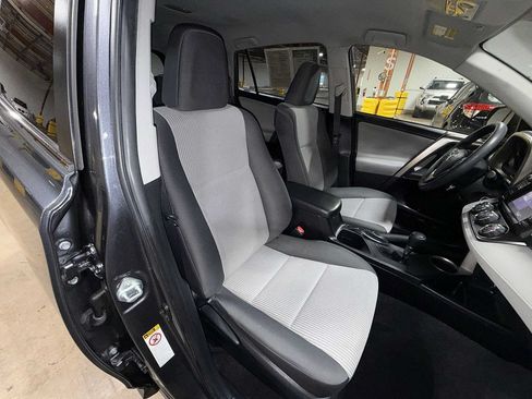 Used 2015 Toyota RAV4 LE AWD/4WD image 16
