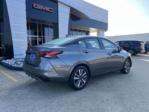 Used 2024 Nissan Versa SV image 3