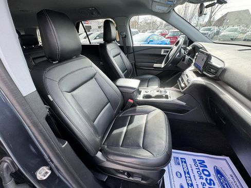 Used 2023 Ford Explorer XLT w/ Equipment Group 202A AWD/4WD image 6