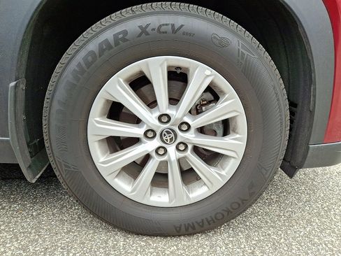 Used 2024 Toyota Grand Highlander XLE image 4