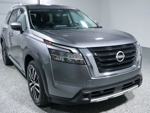 Used 2023 Nissan Pathfinder Platinum FWD image 5