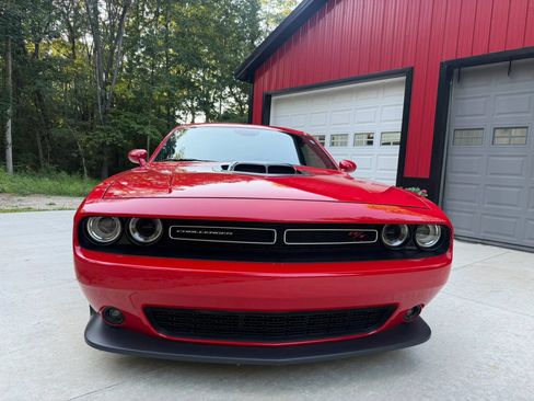 Used 2019 Dodge Challenger R/T RWD image 5