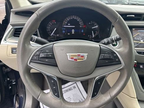 Used 2017 Cadillac XT5 Luxury w/ Driver Awareness Package image 17