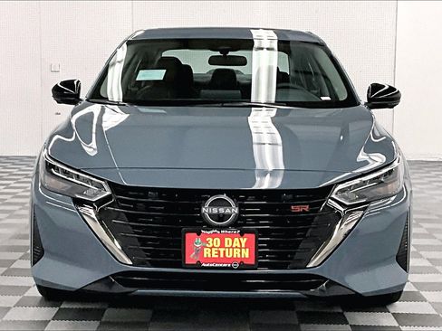 New 2025 Nissan Sentra SR w/ SR Premium Package FWD image 17