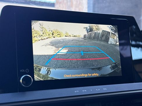 Certified 2025 Toyota Prius Plug-In Hybrid image 24