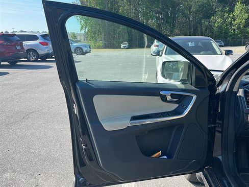 Used 2016 Volvo XC60 T5 Platinum w/ Climate Package image 5