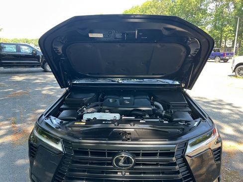 Used 2025 Lexus GX 550 w/ Cold Area Package AWD/4WD image 14