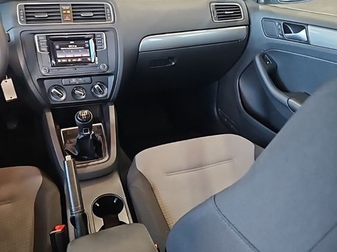 Used 2017 Volkswagen Jetta S image 23