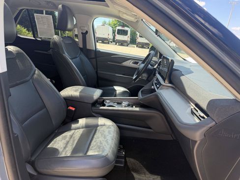 Used 2025 Ford Explorer Active w/ Active Comfort Package AWD/4WD image 31