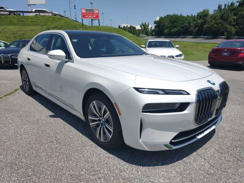 Used 2024 BMW i7 eDrive50 image 3