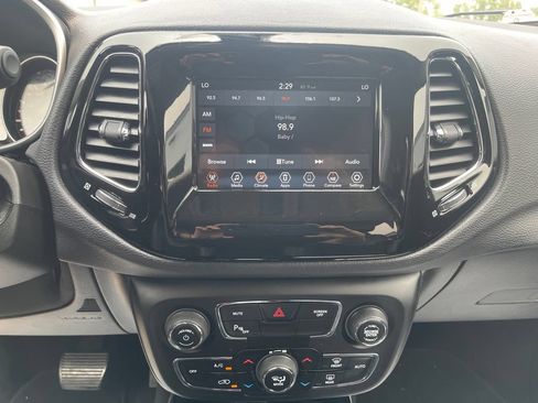 Used 2018 Jeep Compass Latitude w/ Popular Equipment Group AWD/4WD image 28