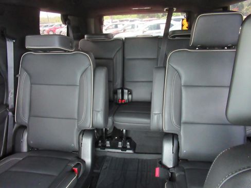 Used 2023 Chevrolet Tahoe Premier w/ Advanced Technology Package RWD image 22