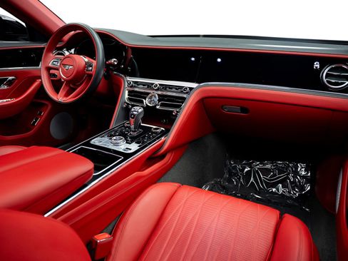 Used 2022 Bentley Flying Spur V8 image 5