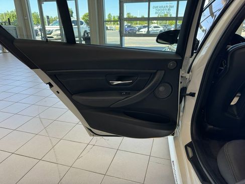 Used 2018 BMW M3 RWD image 46