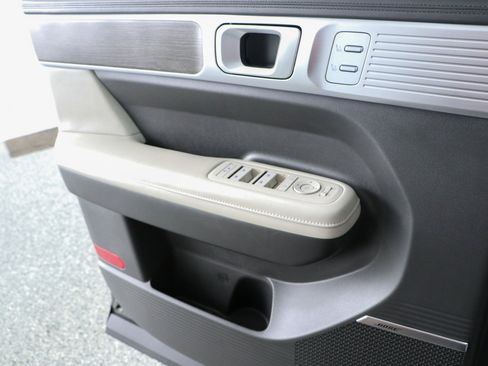 Used 2025 Hyundai Santa Fe Limited FWD image 23