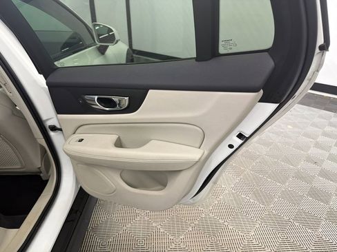 Used 2020 Volvo V60 T5 Cross Country image 18
