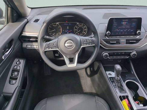 Used 2024 Nissan Altima 2.5 SV image 15