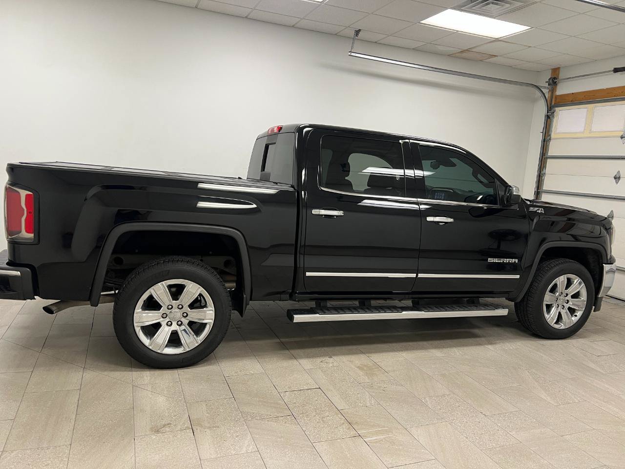 Used 2018 GMC Sierra 1500 SLT AWD/4WD image 9