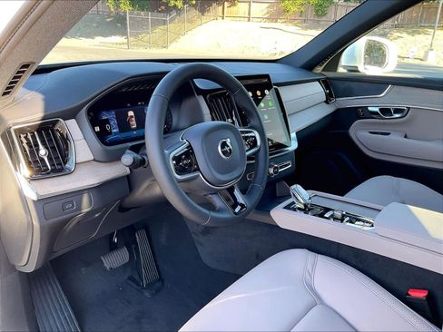 New 2026 Volvo XC90 B5 Core image 8