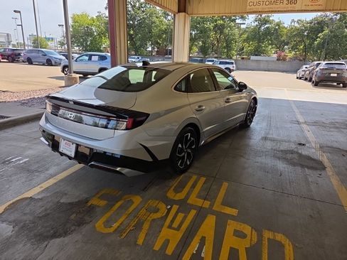 Used 2025 Hyundai Sonata SEL FWD image 7