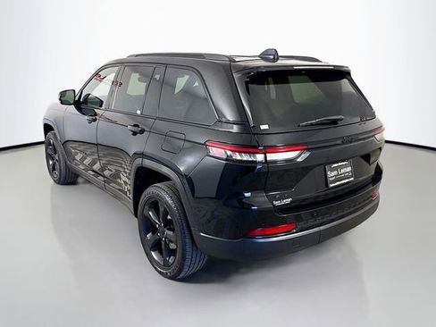 Used 2023 Jeep Grand Cherokee Altitude image 5